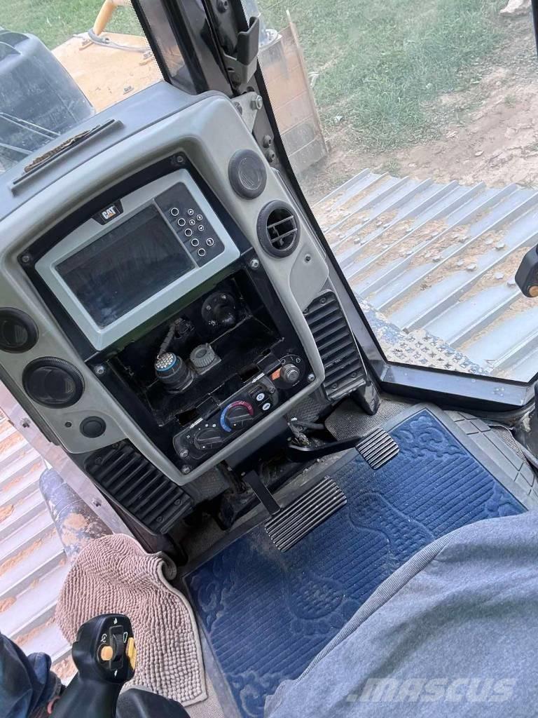 CAT D 6 N LGP Buldožerji goseničarji