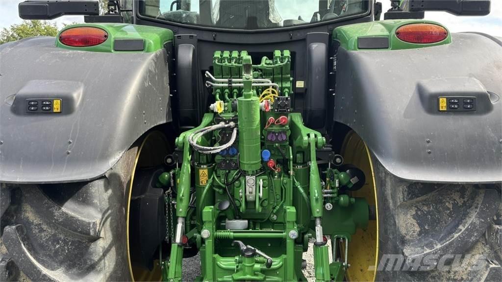 John Deere 6R215 Traktorji