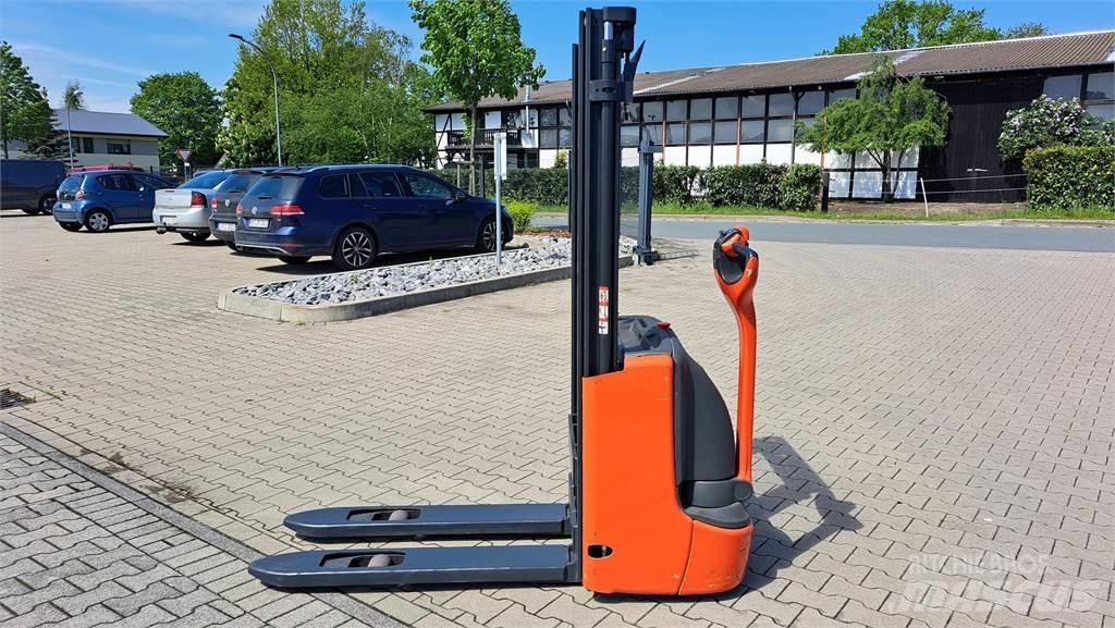 Linde L12- BR1172 Ročni električni viličar