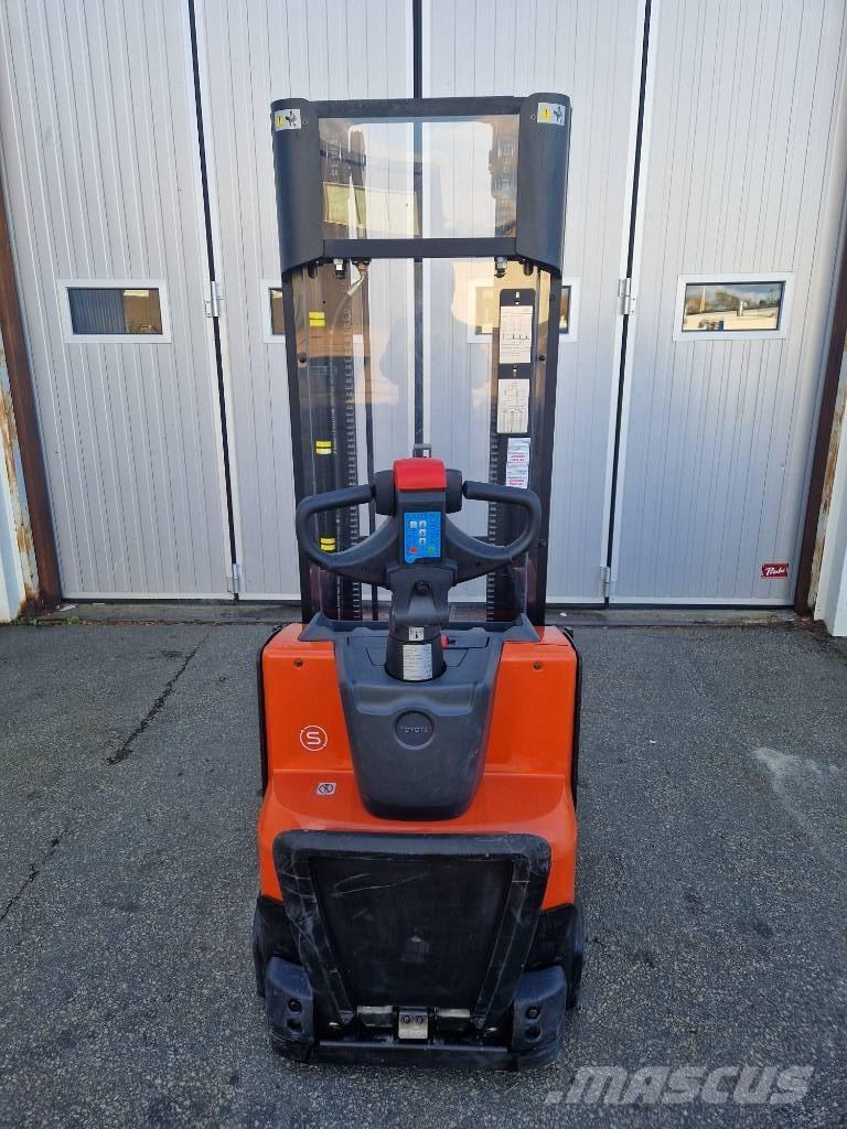 BT SWE 120 L.  57 tim Ročni električni viličar