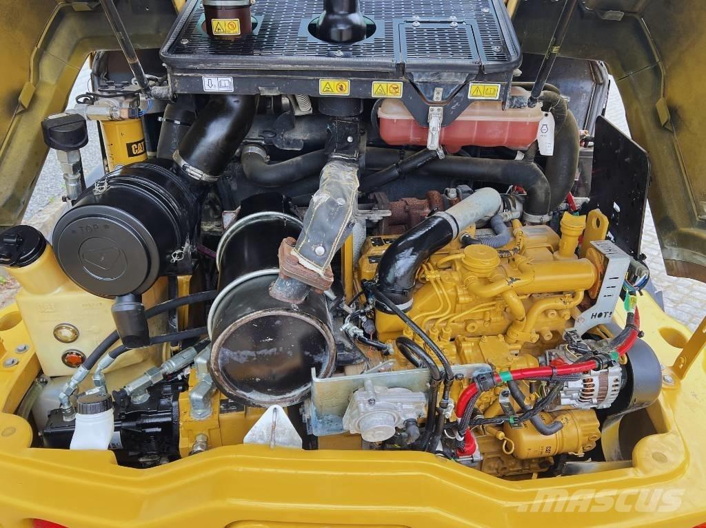 CAT 906 M    2016 Kolesni nakladalci