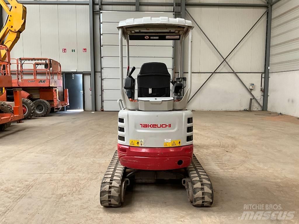 Takeuchi TB 215 R Mini bagri <7t