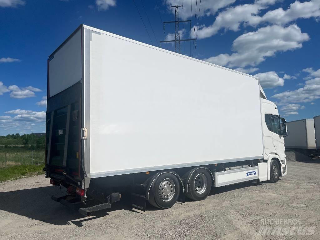Scania R540B6X2*4NB Tovornjaki zabojniki