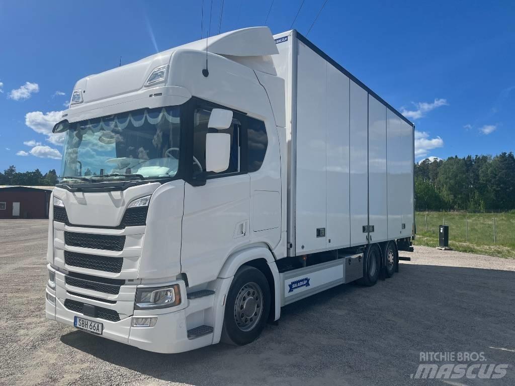 Scania R540B6X2*4NB Tovornjaki zabojniki