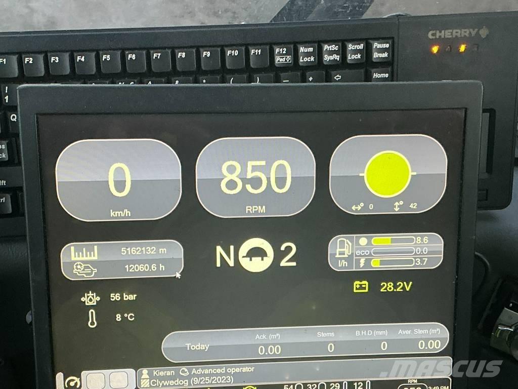 Komatsu 901 TX Harvesterji