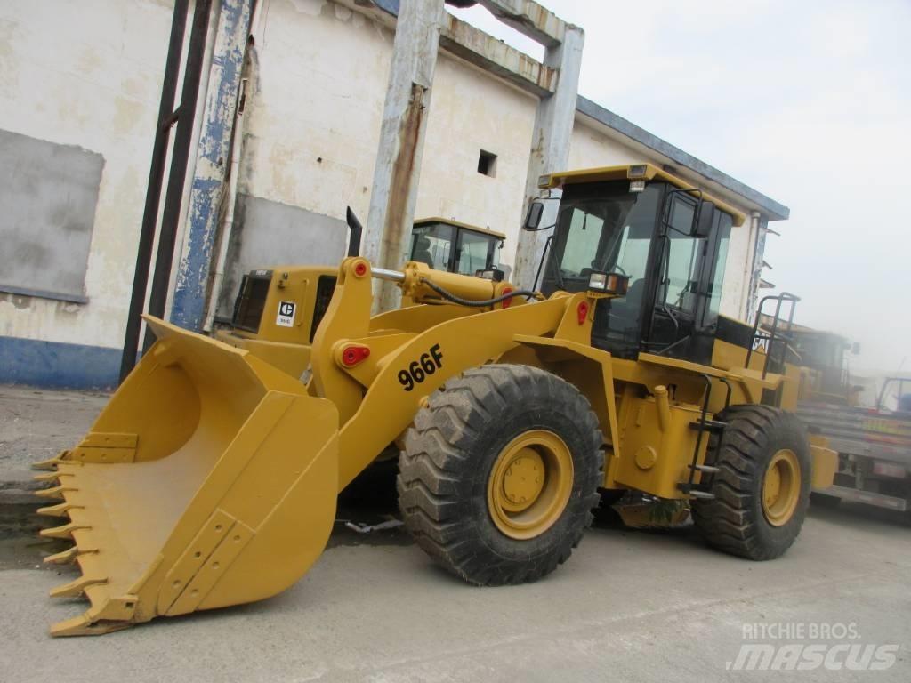 CAT 966 F Kolesni nakladalci