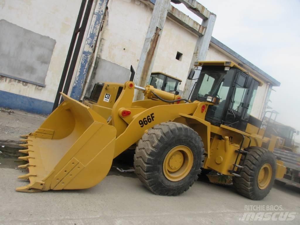 CAT 966 F Kolesni nakladalci