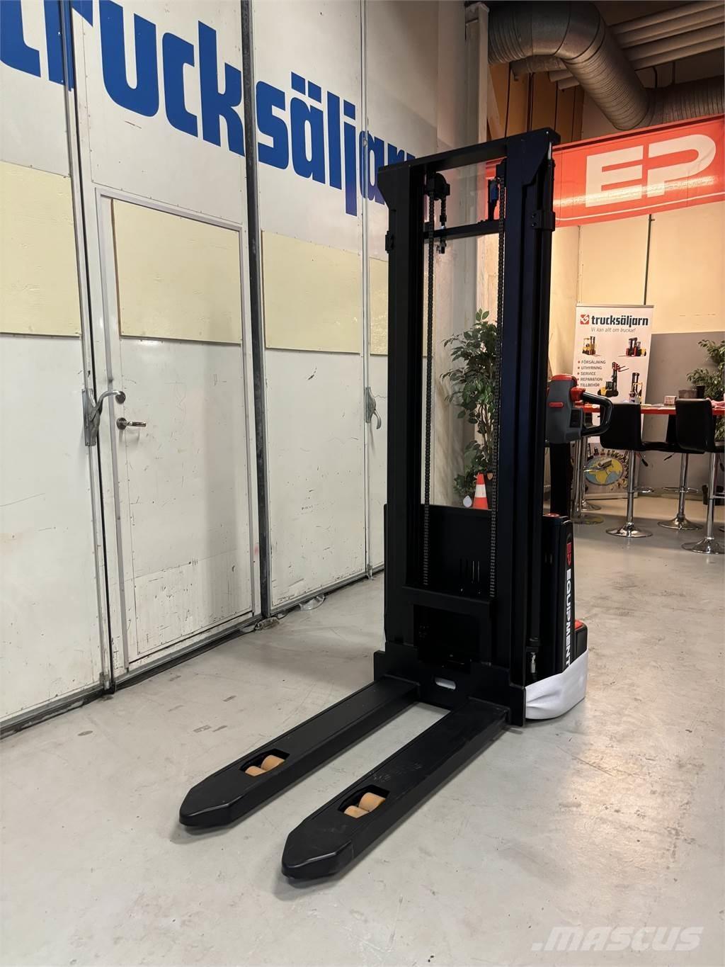 ESA 121 Ročni električni viličar
