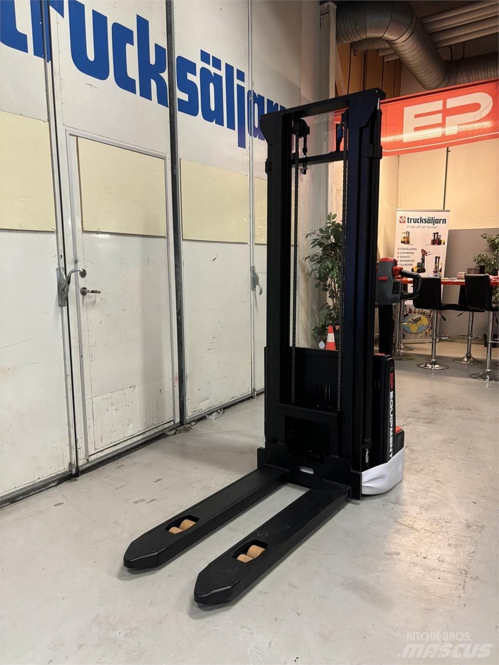 ESA 121 Ročni električni viličar