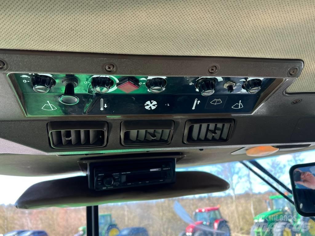 John Deere 4755 Traktorji
