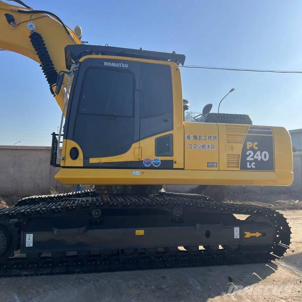 Komatsu PC 240-8N1 Midi bagri 7t – 12t