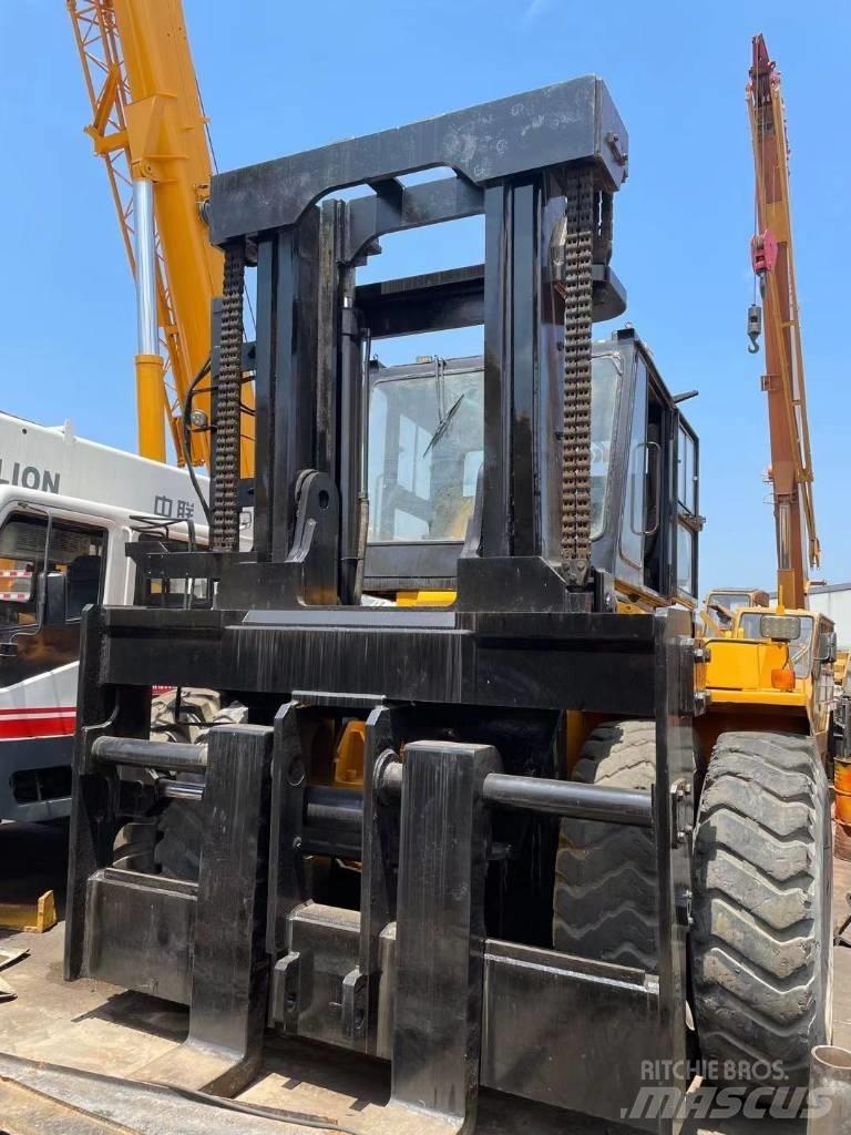 Komatsu 30 Ton Dizelski viličarji