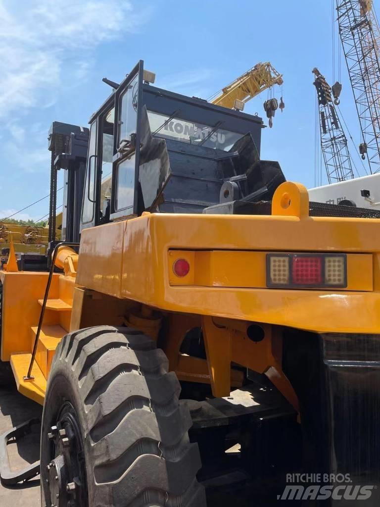 Komatsu 30 Ton Dizelski viličarji