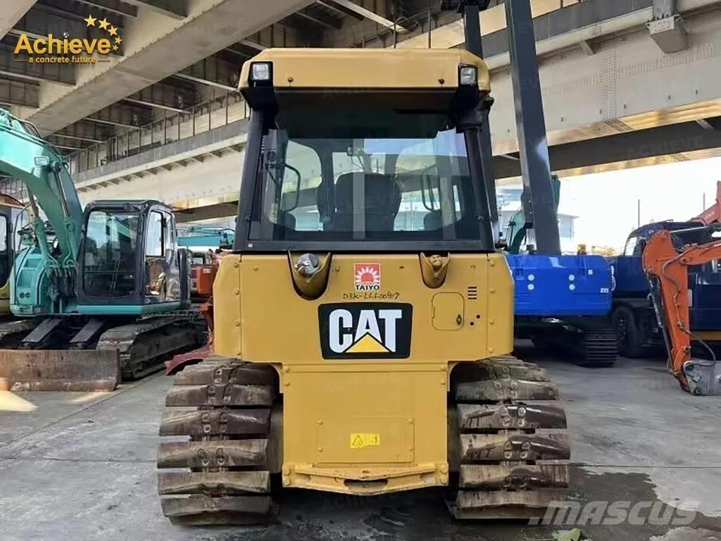CAT D 3 Buldožerji goseničarji