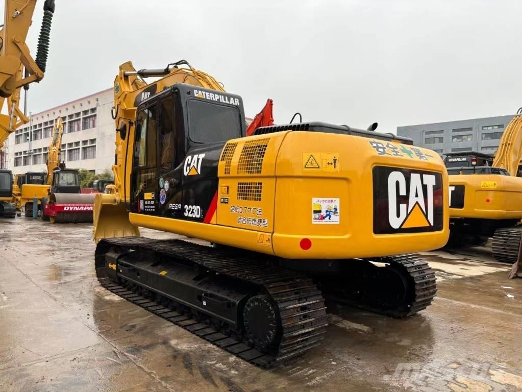 CAT 323 D Bagri goseničarji