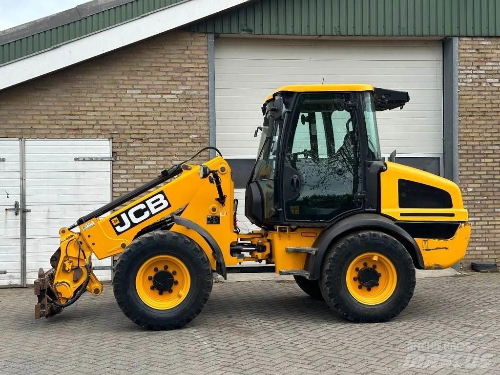 JCB TM220 SV A Teleskopski kolesni nakladalci