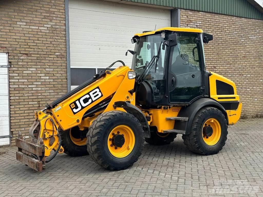 JCB TM220 SV A Teleskopski kolesni nakladalci