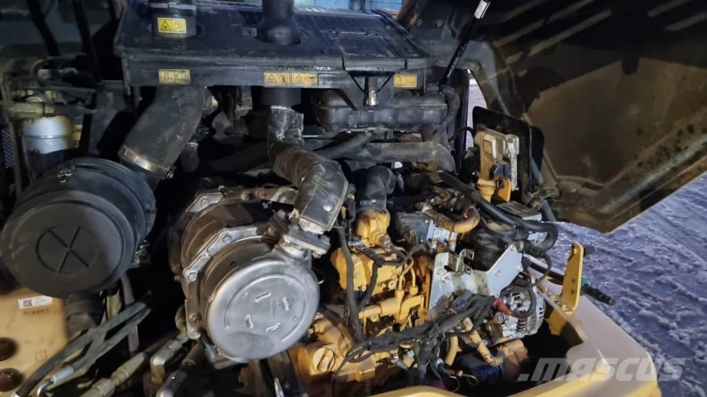 CAT 906M Kolesni nakladalci