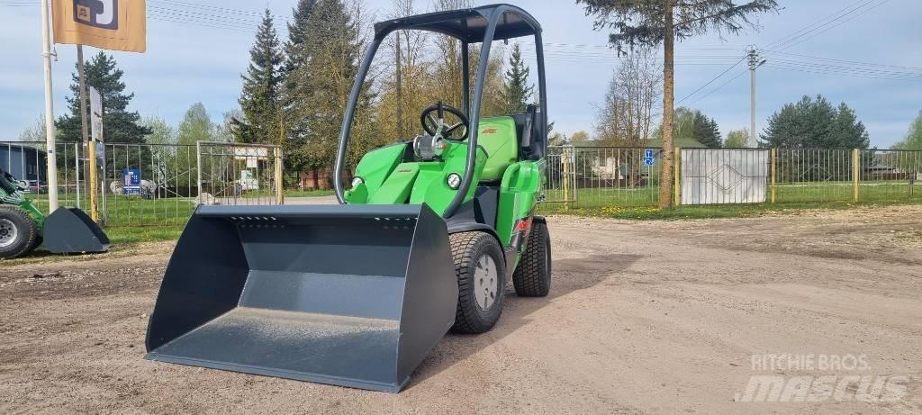 Avant 225 Večnamenski nakladalci