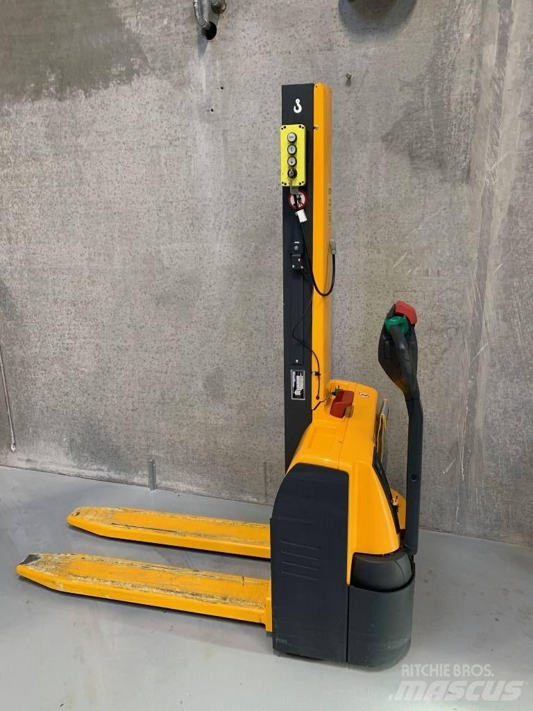 Jungheinrich EMC 110 Ročni električni viličar