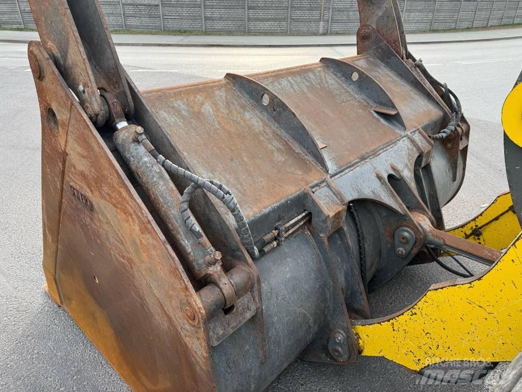 Liebherr L 538 Kolesni nakladalci