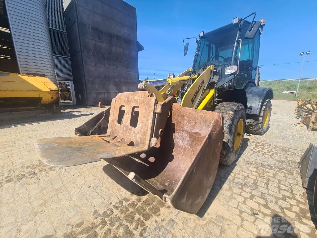 Komatsu WA 100 M Kolesni nakladalci