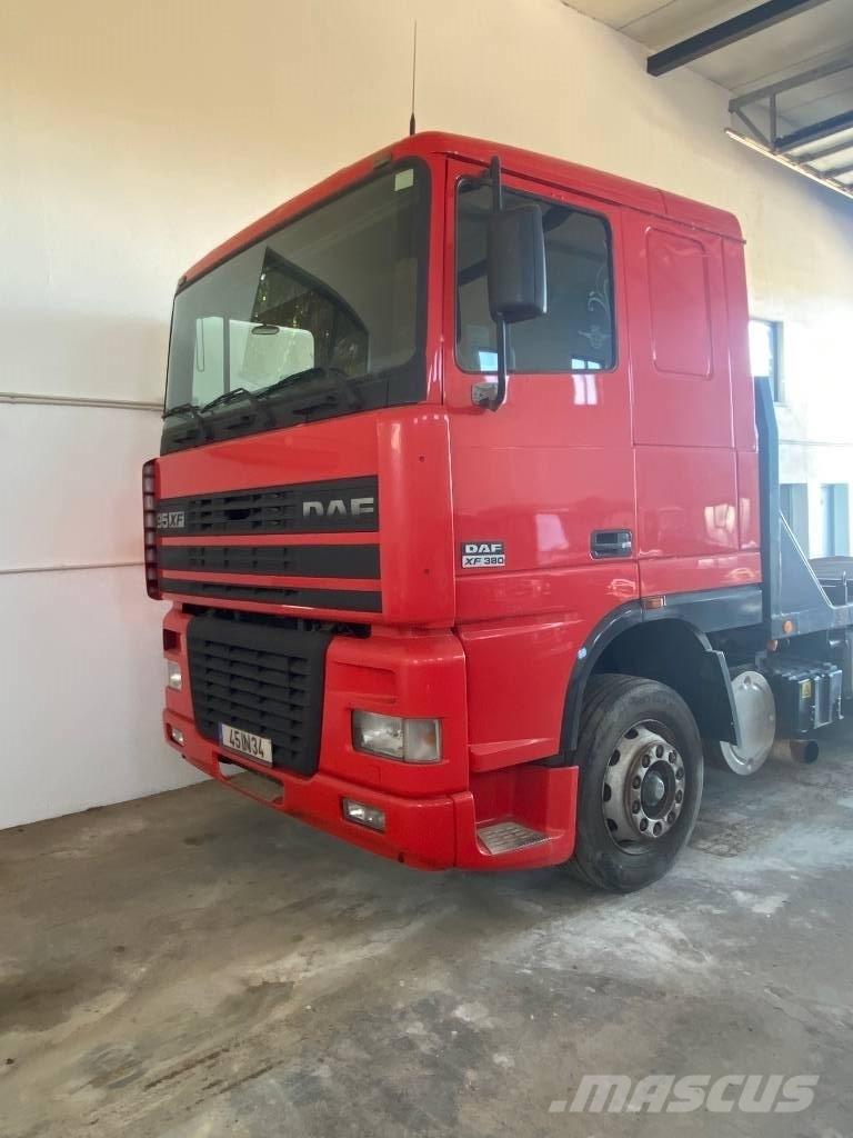 DAF XF 95.380 Tovornjaki s kesonom/platojem