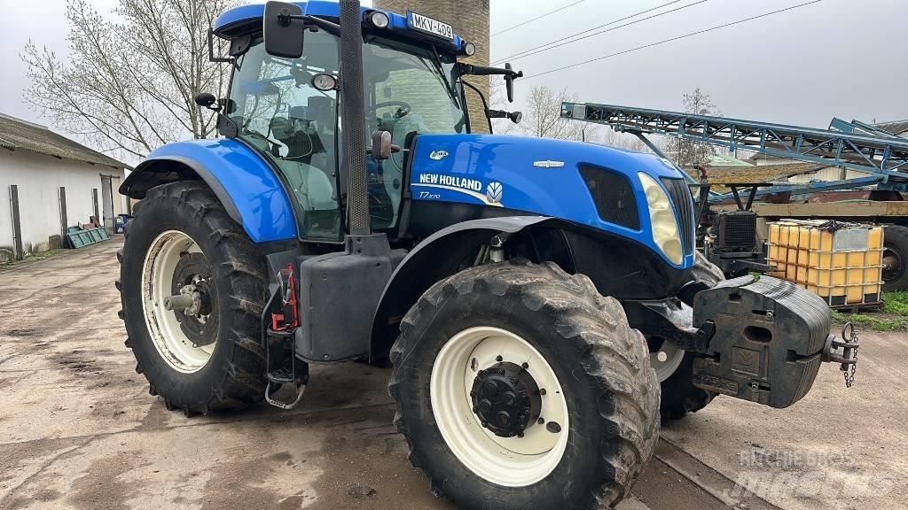 New Holland T 7.270 Traktorji