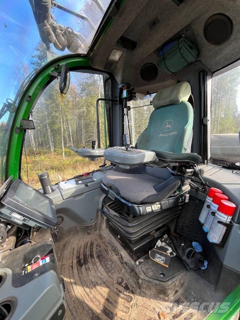 John Deere 1270G 8W Harvesterji