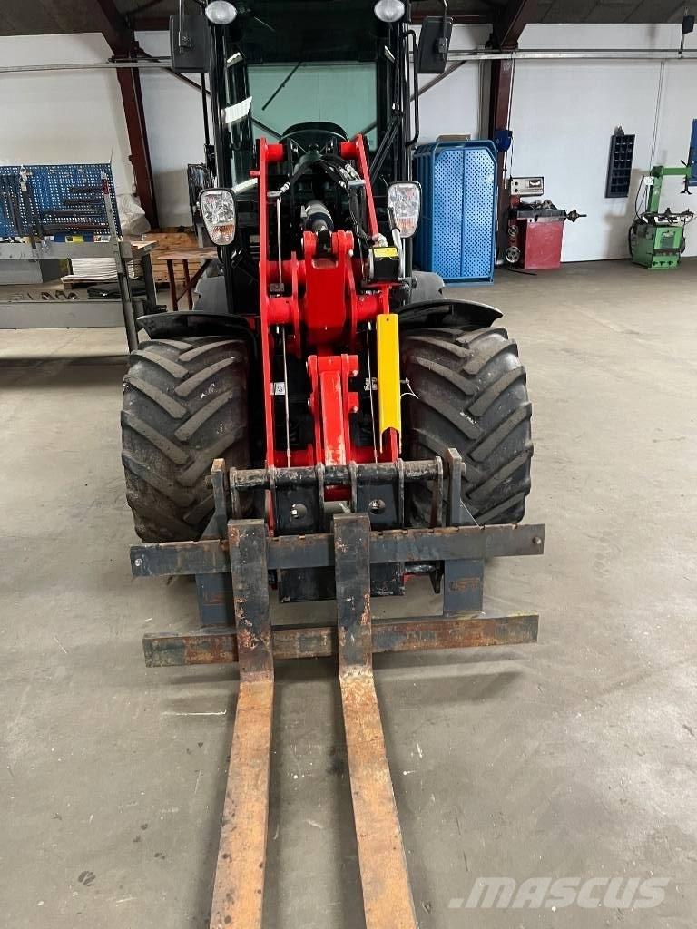 Manitou MLA 5-50 H Mini nakladalci