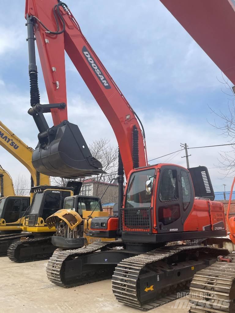 Doosan DX225lc-9 Bagri goseničarji