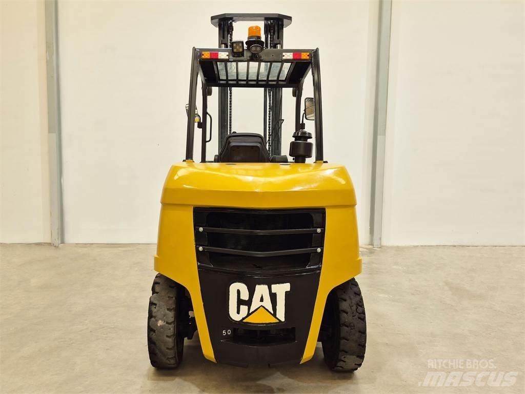 CAT DP50NB Dizelski viličarji