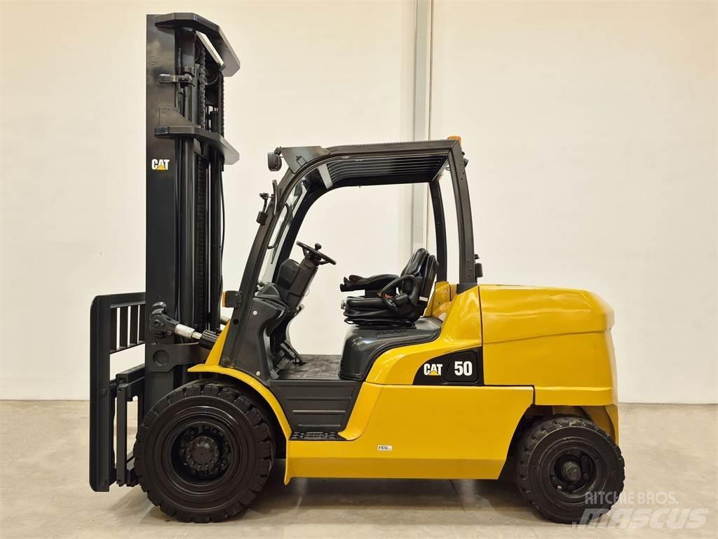 CAT DP50NB Dizelski viličarji