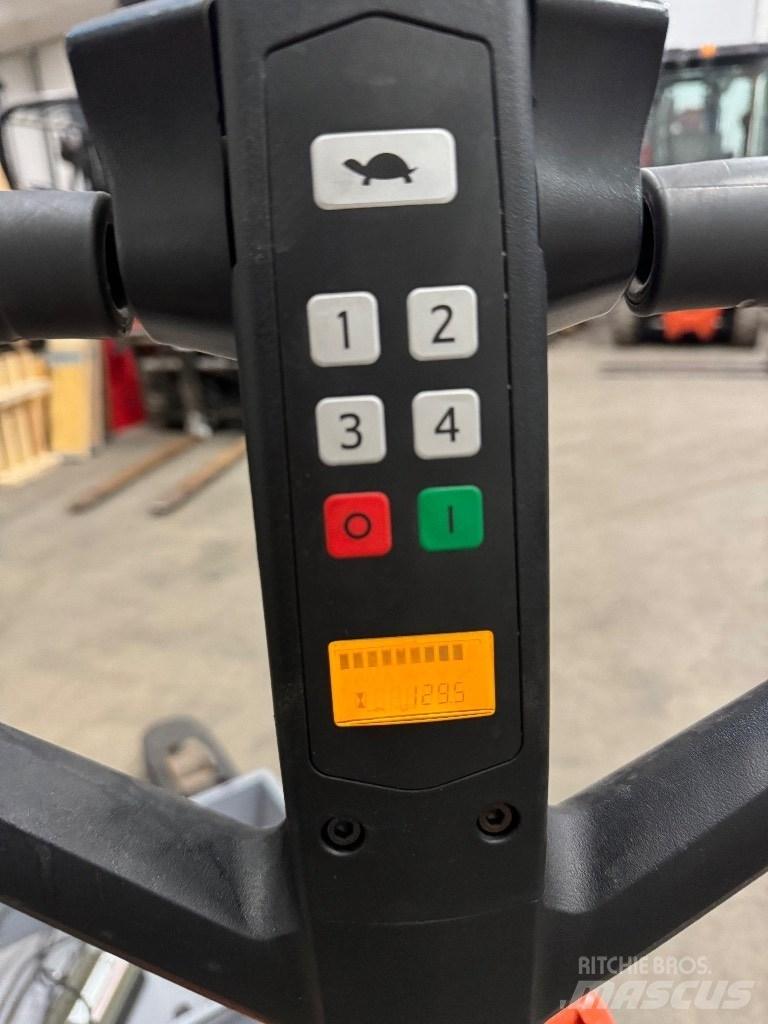 Toyota LHE130 Električni nizko dvižni viličar