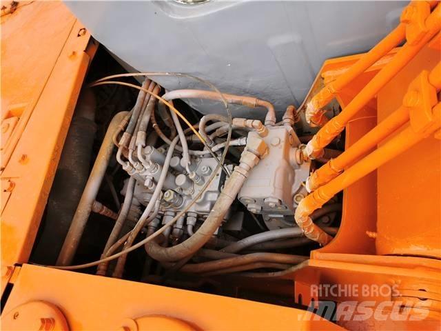 Hitachi EX60 Bagri goseničarji