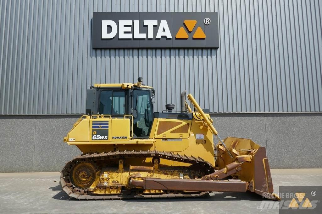 Komatsu D65WX-17 Buldožerji goseničarji