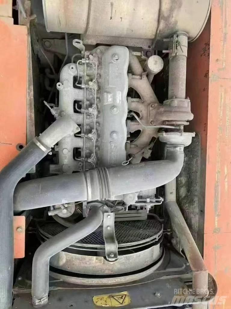 Hitachi ZX240 Bagri goseničarji