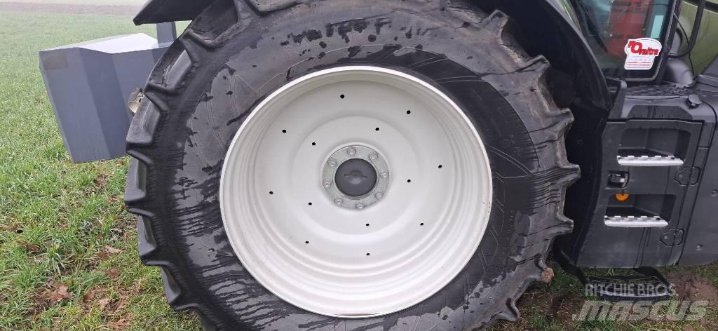 Valtra T235 active Traktorji