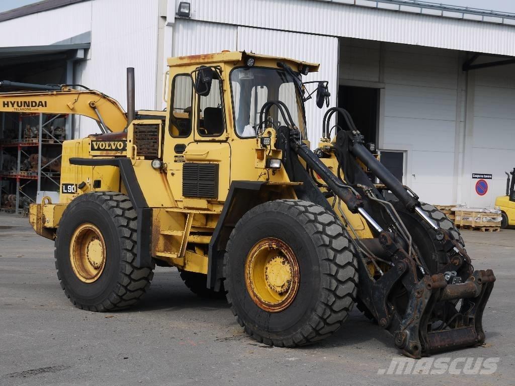 Volvo L 90 Kolesni nakladalci