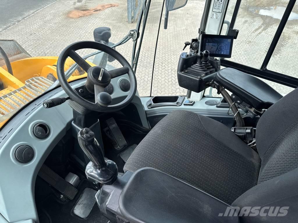 Liebherr L586 Kolesni nakladalci