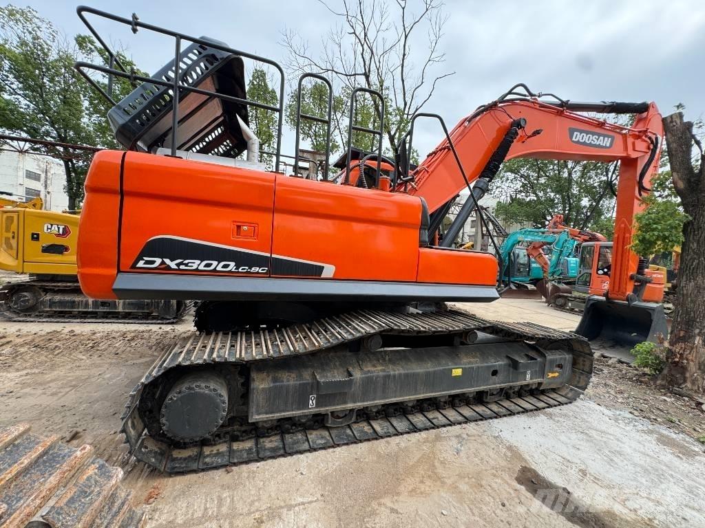 Doosan DX 300 LC LR Bagri goseničarji