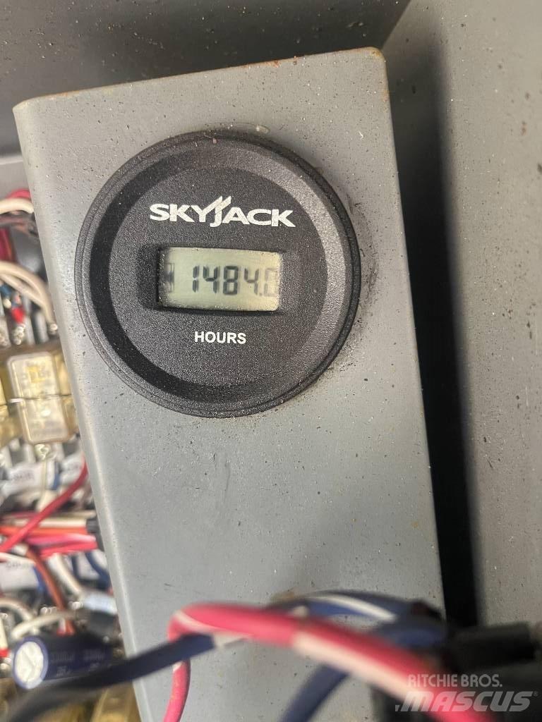 SkyJack SJ 9250 RT Škarjaste dvižne ploščadi