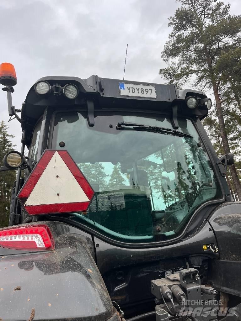 Valtra T 214 D Traktorji