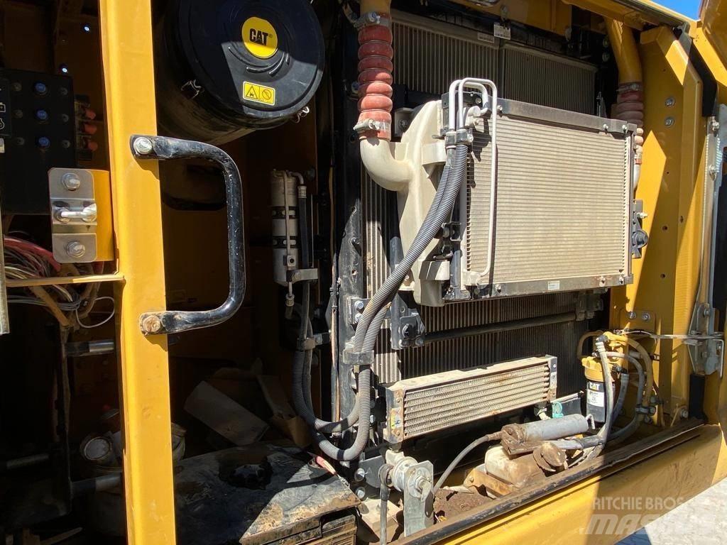 CAT 323 E Bagri goseničarji