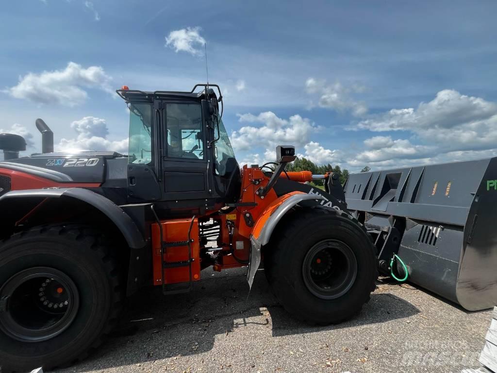 Hitachi ZW 220 Kolesni nakladalci
