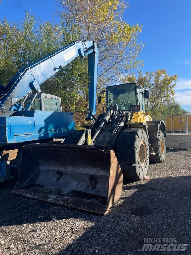 Komatsu WA 200 PT-5 Kolesni nakladalci