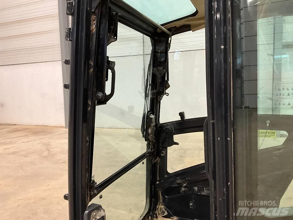 Kubota U 56-5 Kabine in notranjost