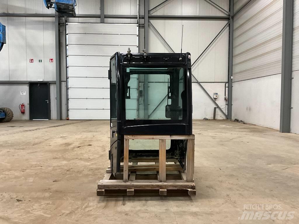 Kubota U 56-5 Kabine in notranjost