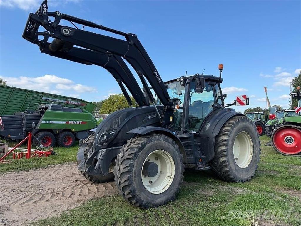 Valtra T 254 Versu Traktorji