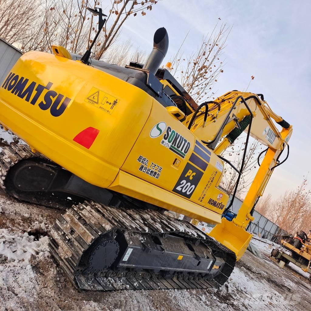 Komatsu PC 220-8 Bagri goseničarji